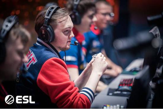 2025英雄联盟全球总决赛盛大开启 全国百城OPPO门店同步观赛